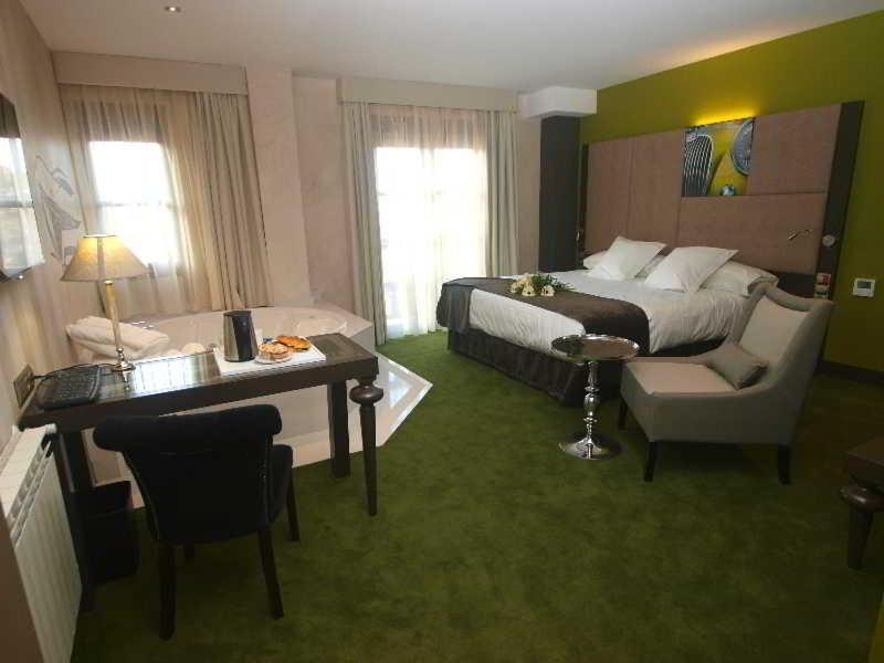 Costa Esmeralda Suites Suances Room photo